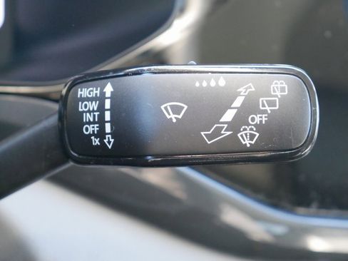 Used 2022 Volkswagen Taos SEL image 26