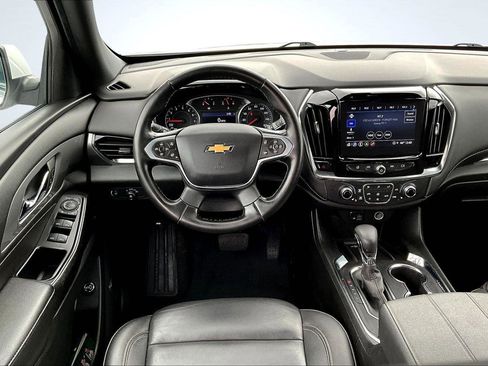 Used 2023 Chevrolet Traverse LT w/ LT Premium Package image 6