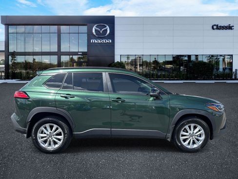 Used 2025 Toyota Corolla Cross LE image 2