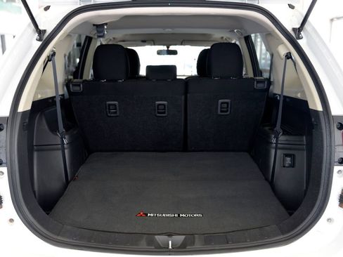 Used 2017 Mitsubishi Outlander SE AWD/4WD image 30