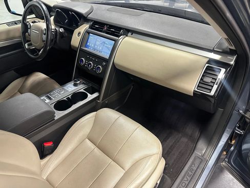 Used 2020 Land Rover Discovery Landmark AWD/4WD image 22