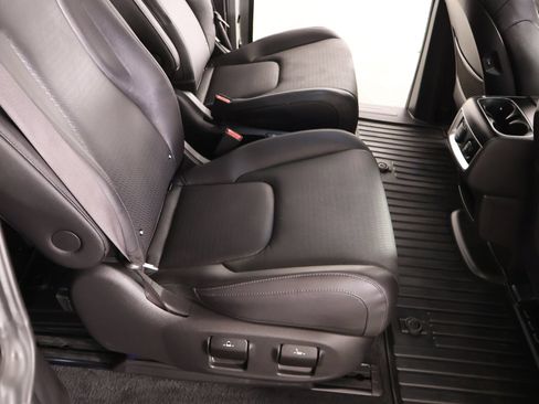 Used 2025 Kia Carnival SX Prestige FWD image 16