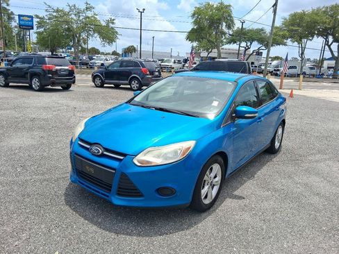 Used 2014 Ford Focus SE w/ SE Winter Package FWD image 3