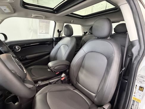 Used 2023 MINI Cooper 2-Door Hardtop FWD image 11