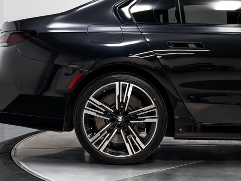 Used 2023 BMW 760i xDrive image 16