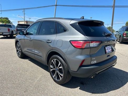 Certified 2022 Ford Escape SE w/ SE Sport Appearance Package AWD/4WD image 6