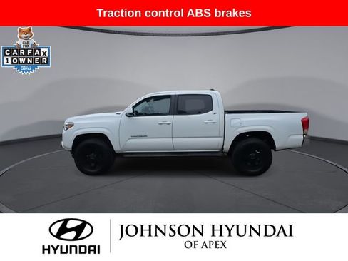 Used 2016 Toyota Tacoma SR5 w/ Towing Package image 5
