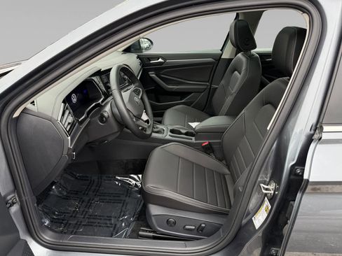 Used 2023 Volkswagen Jetta SE image 9