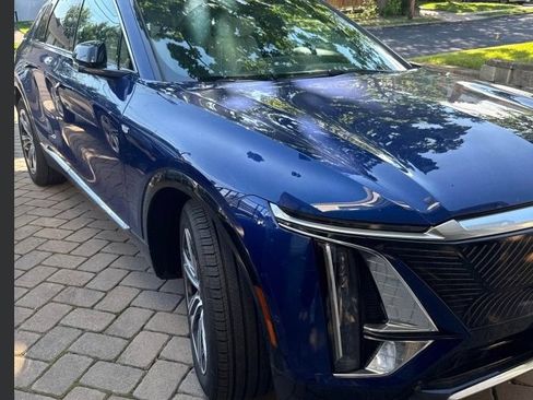 Certified 2024 Cadillac Lyriq Luxury AWD/4WD image 1