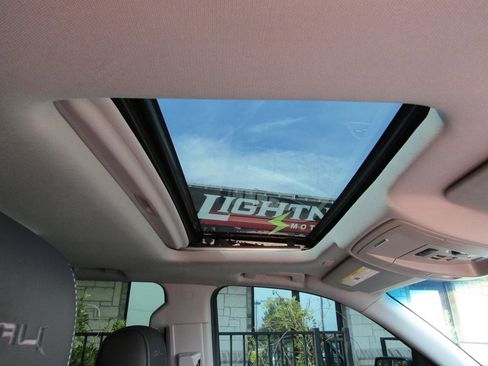 Used 2017 GMC Yukon Denali AWD/4WD image 8