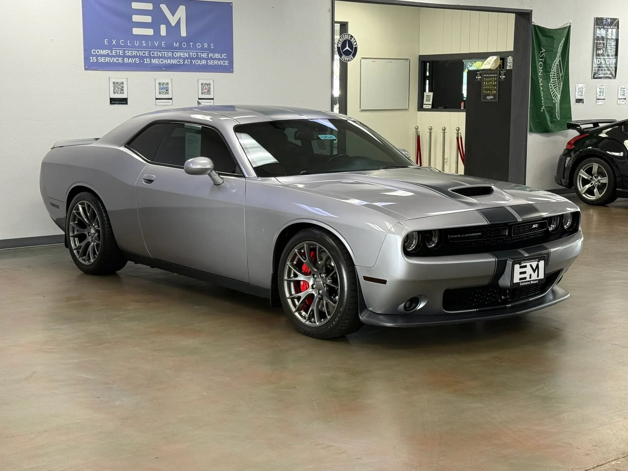 Used 2016 Dodge Challenger SRT w/ Technology Group RWD image 2