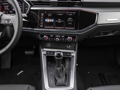 New 2025 Audi Q3 2.0T Premium image 17