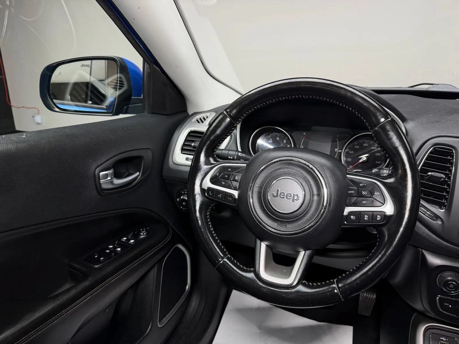 Used 2020 Jeep Compass Latitude FWD image 21