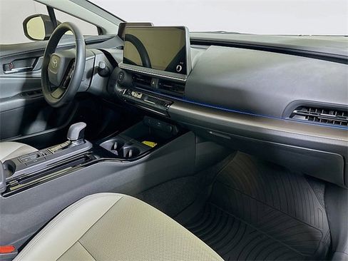 Used 2023 Toyota Prius XLE image 27
