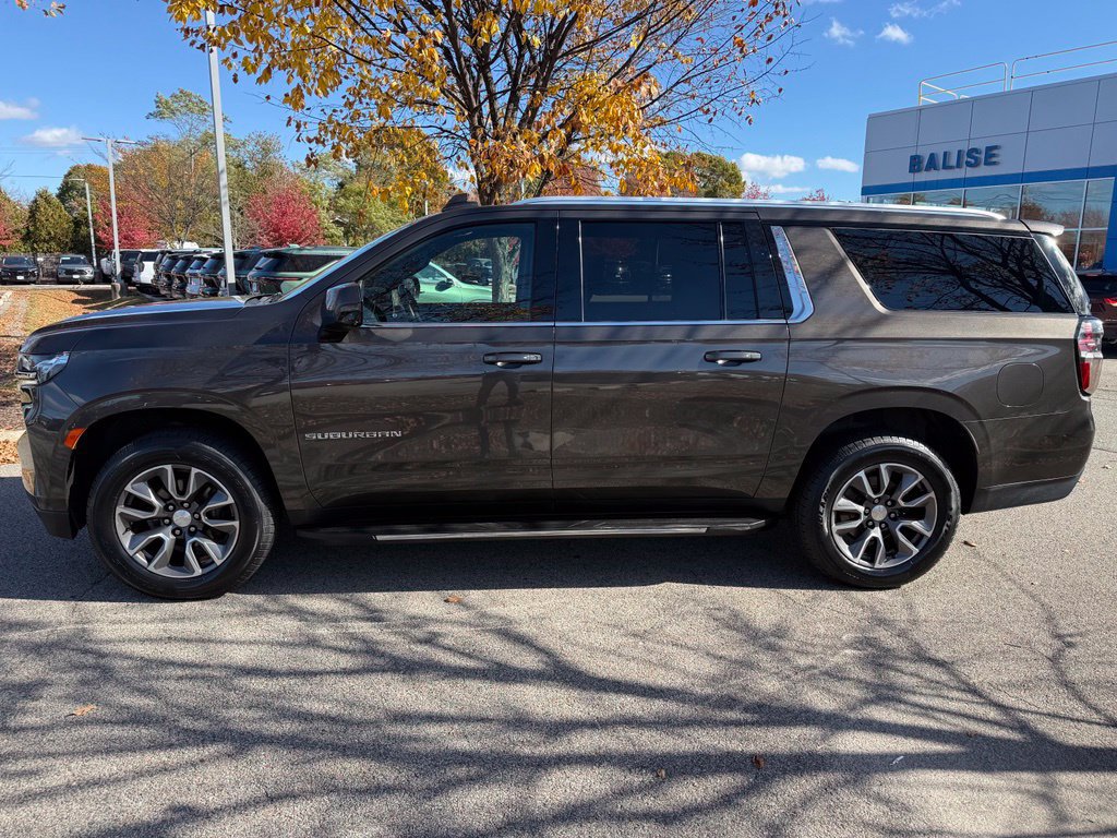 Used 2021 Chevrolet Suburban LT w/ Luxury Package AWD/4WD image 2