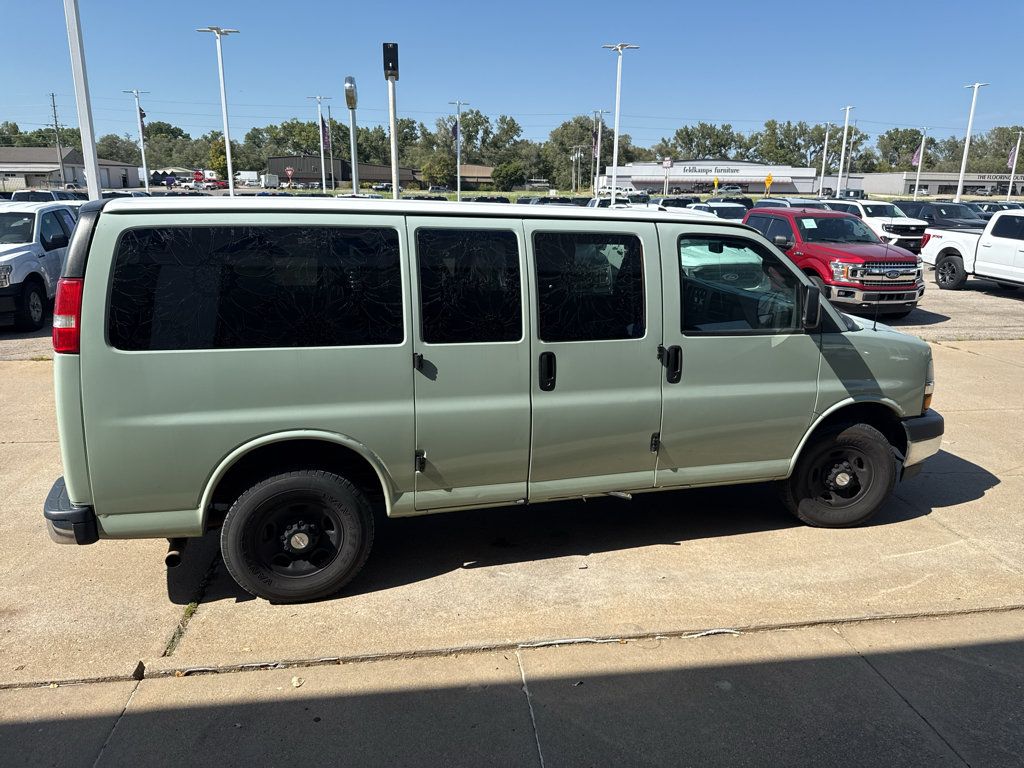 Used 2019 Chevrolet Express 2500 LT w/ LT Preferred Equipment Group RWD image 4