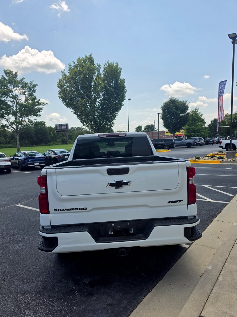Used 2024 Chevrolet Silverado 1500 RST w/ Protection Package AWD/4WD image 4