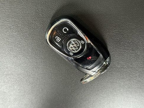 Used 2022 Buick Encore Preferred AWD/4WD image 27
