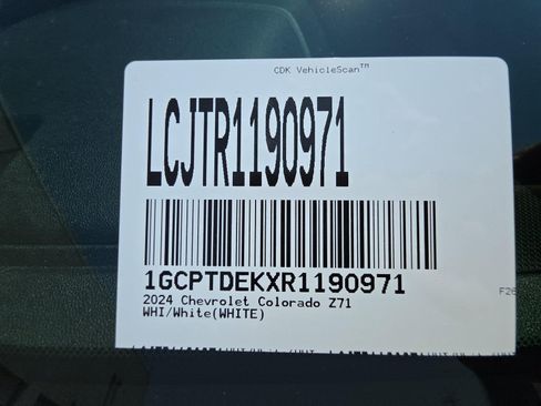 Certified 2024 Chevrolet Colorado Z71 w/ Z71 Convenience Package 2 AWD/4WD image 37
