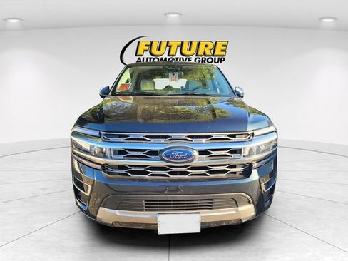 Used 2024 Ford Expedition Platinum image 2