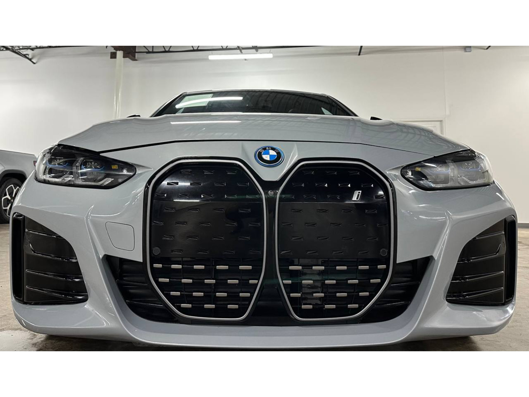 Used 2023 BMW i4 eDrive40 w/ M Sport Package RWD image 3
