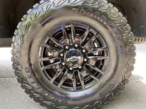 Used 2024 Chevrolet Silverado 2500 ZR2 w/ Technology Package image 49