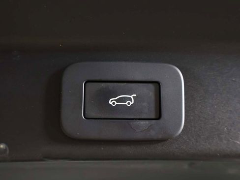 Used 2023 Jaguar F-PACE R-Dynamic S image 22