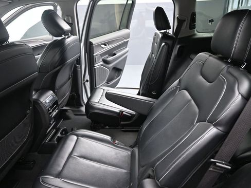 Used 2021 Jeep Grand Cherokee L Limited AWD/4WD image 15