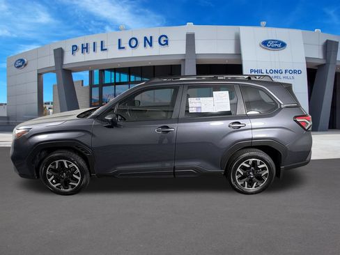 Used 2025 Subaru Forester AWD/4WD image 2