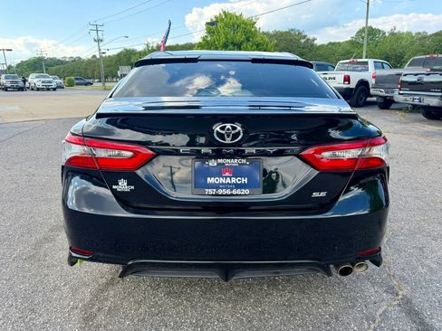 Used 2018 Toyota Camry SE w/ Moonroof Package FWD image 4