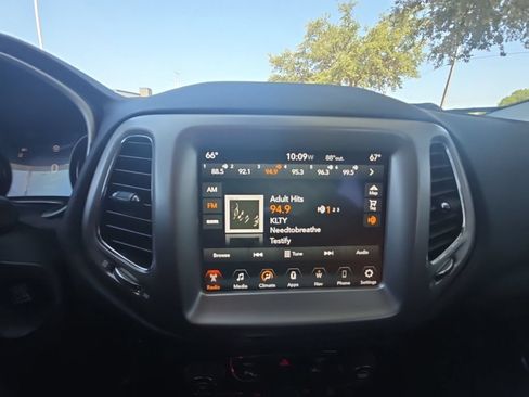 Used 2017 Jeep Compass Latitude w/ Popular Equipment Group FWD image 26