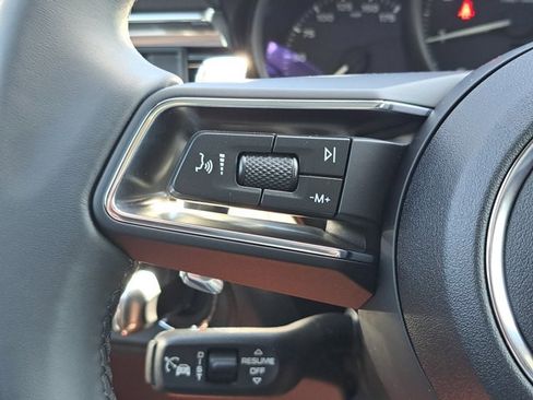 Used 2025 Porsche Macan image 27