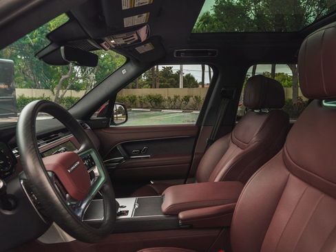 Used 2025 Land Rover Range Rover SE image 14