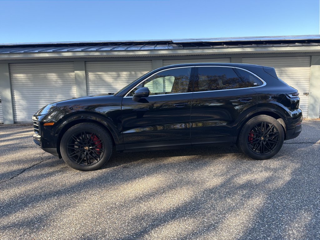 Used 2025 Porsche Cayenne S AWD/4WD image 1