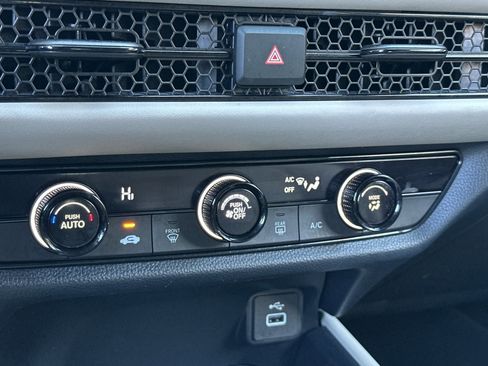 Used 2023 Honda HR-V LX image 17