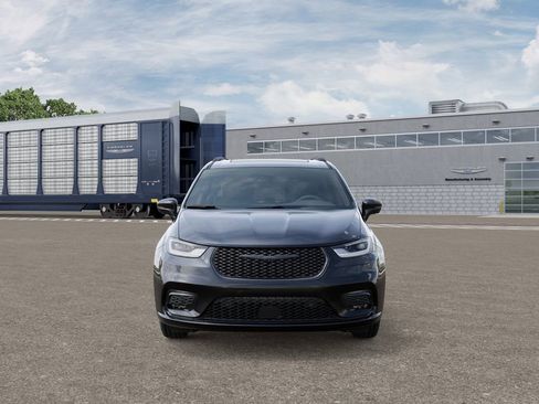 New 2026 Chrysler Pacifica Limited w/ S Appearance Package image 7