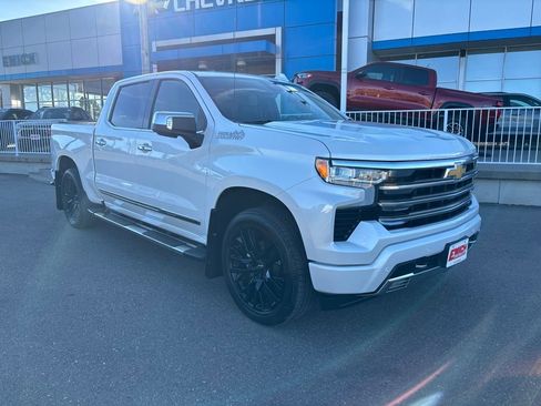 Used 2022 Chevrolet Silverado 1500 High Country w/ Technology Package image 7