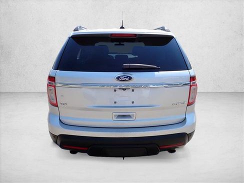 Used 2015 Ford Explorer XLT w/ Equipment Group 202B FWD image 3