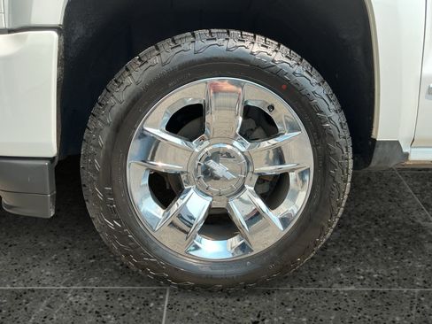 Used 2017 Chevrolet Silverado 1500 LTZ Z71 w/ LTZ Plus Package AWD/4WD image 14