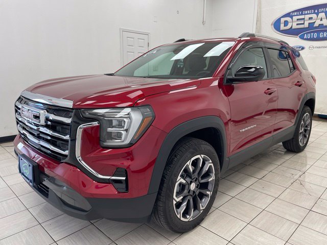 Used 2025 GMC Terrain Elevation w/ Elevation Premium Package FWD image 4