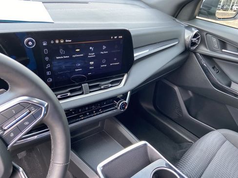 Used 2025 Chevrolet Equinox LT image 22