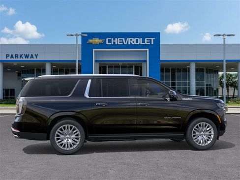 New 2026 Chevrolet Suburban High Country image 5