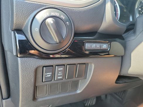 Used 2021 Nissan Titan SV w/ SV Convenience Package RWD image 26
