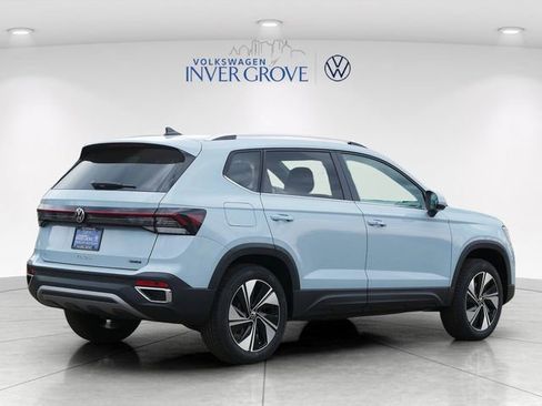 New 2026 Volkswagen Taos SE AWD/4WD image 2