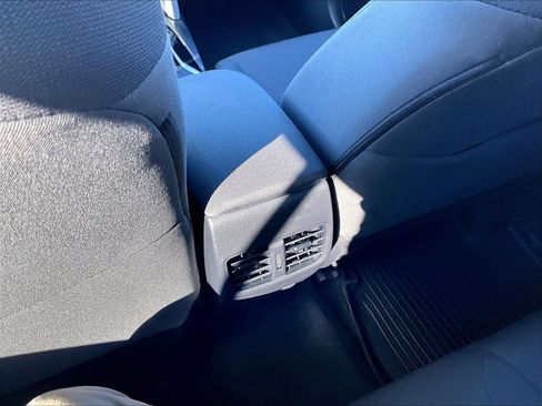 Used 2024 Toyota Corolla Cross LE w/ Moonroof Package image 28