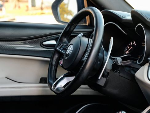 Used 2020 Alfa Romeo Stelvio Quadrifoglio w/ Nero Edizone Quadrifoglio image 15