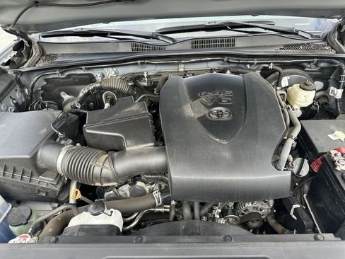 Used 2021 Toyota Tacoma TRD Sport image 12