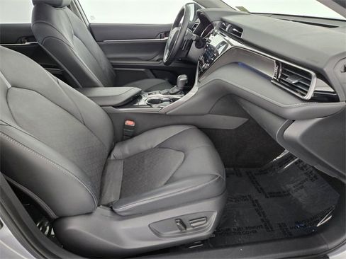 Used 2020 Toyota Camry XSE image 3