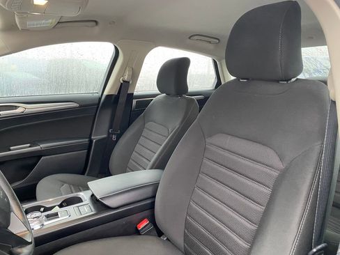 Used 2019 Ford Fusion SE image 9