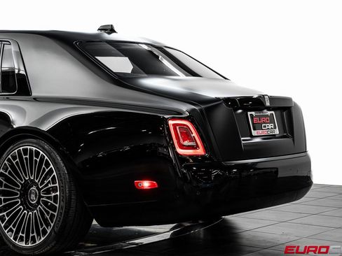 Used 2024 Rolls-Royce Phantom Sedan image 17